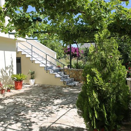 La Casa Di Nonna Lägenhet Qeparo Exteriör bild