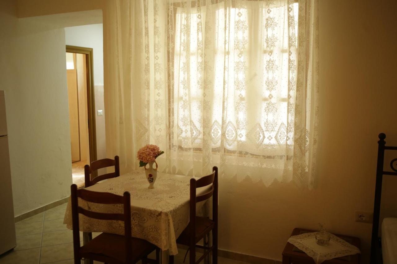 La Casa Di Nonna Lägenhet Qeparo Exteriör bild
