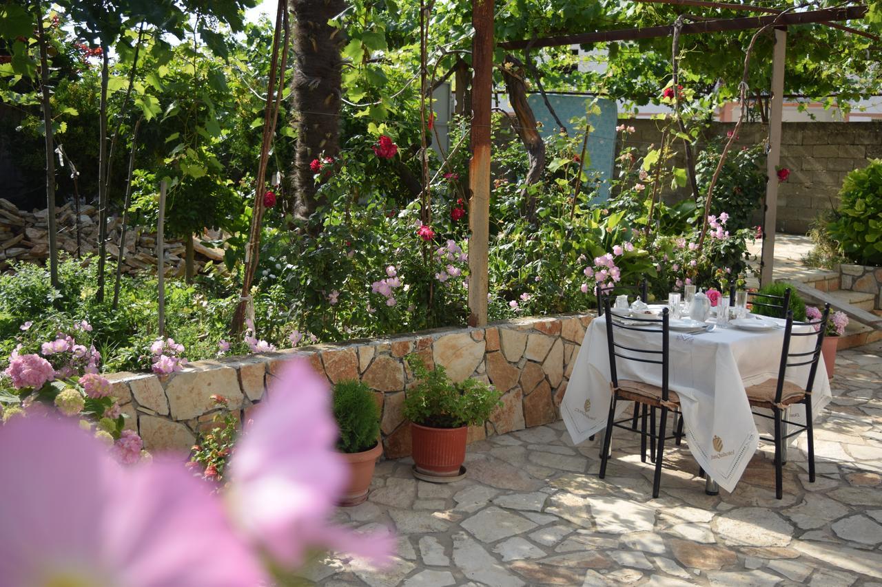 La Casa Di Nonna Lägenhet Qeparo Exteriör bild