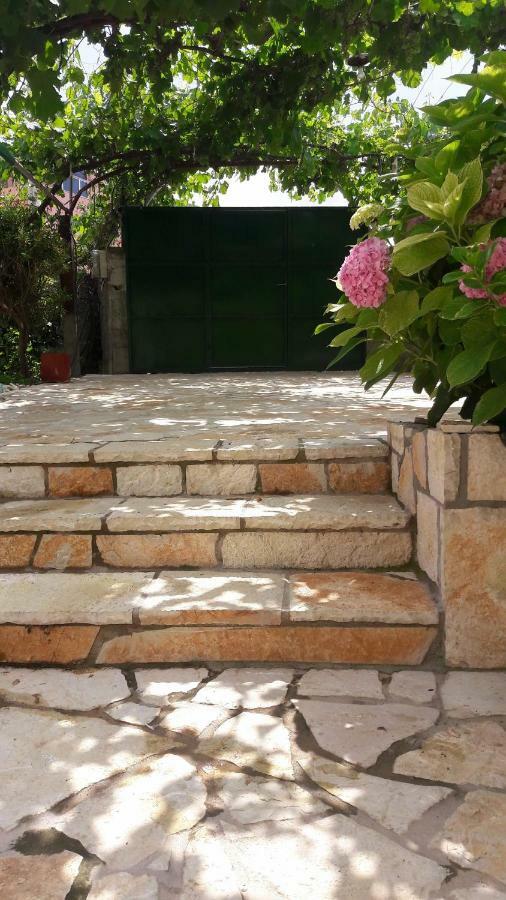 La Casa Di Nonna Lägenhet Qeparo Exteriör bild