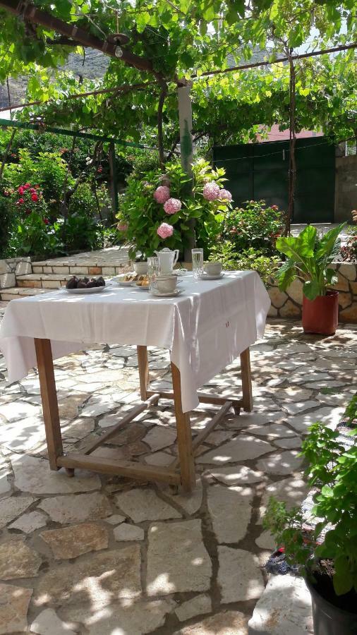 La Casa Di Nonna Lägenhet Qeparo Exteriör bild